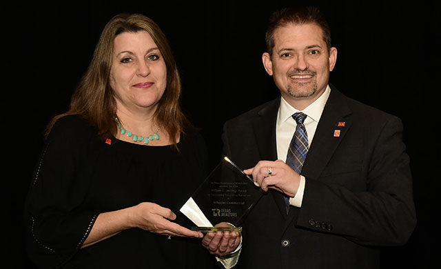 Becki Bates-Pitre and Lee Wheeler of Wheeler Commercial accept the 2018 William C. Jennings Award at the 2019 Texas REALTORS® Winter Meeting in Austin.